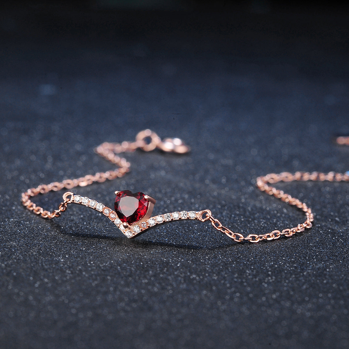 Bracelet Élégant à Coeur Rouge