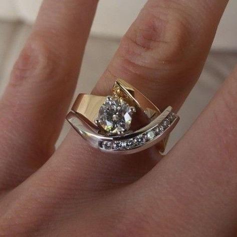 Bague Vintage Irrégulière avec Zircone