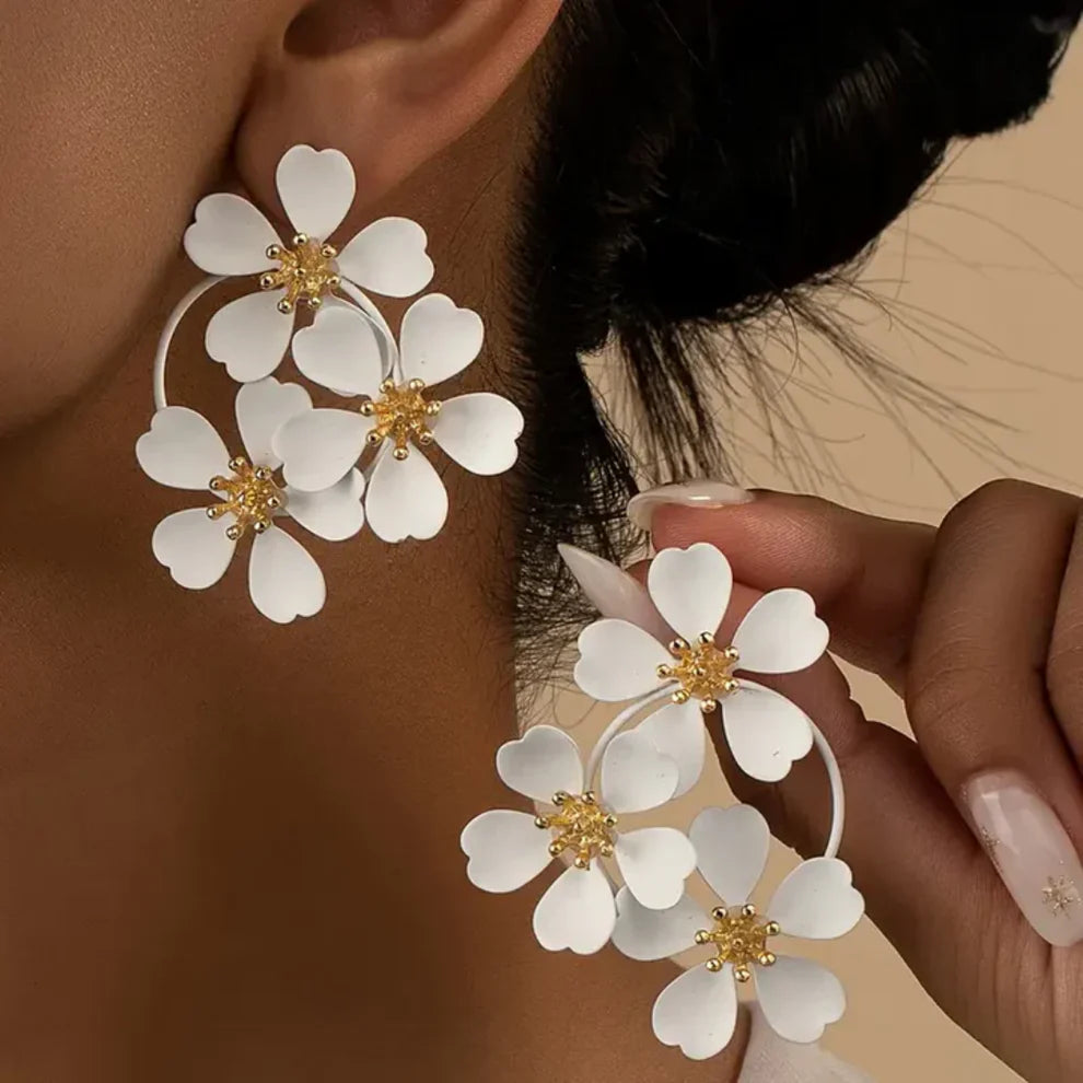 Boucles d'Oreilles Pendantes Vintage à Fleurs Blanches